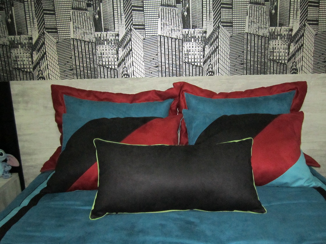 Jogo de almofadas ideal para cama de casal