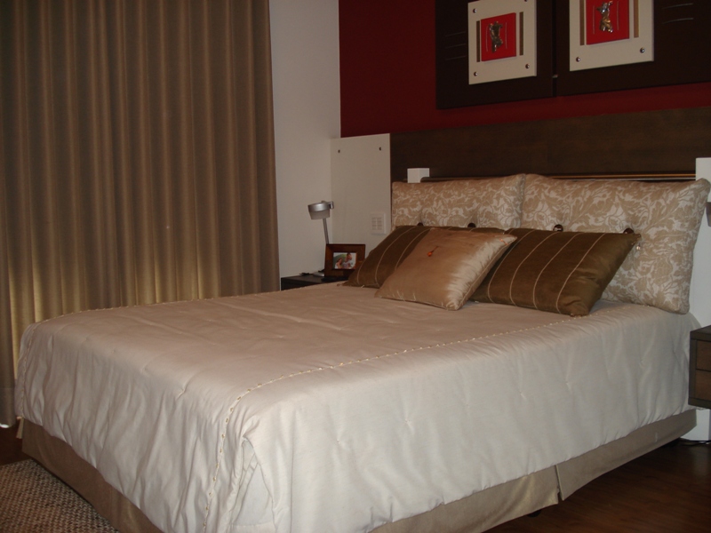 Jogo de almofadas ideal para cama de casal