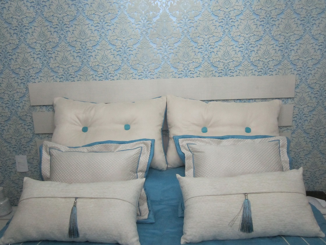 Jogo de almofadas ideal para cama de casal
