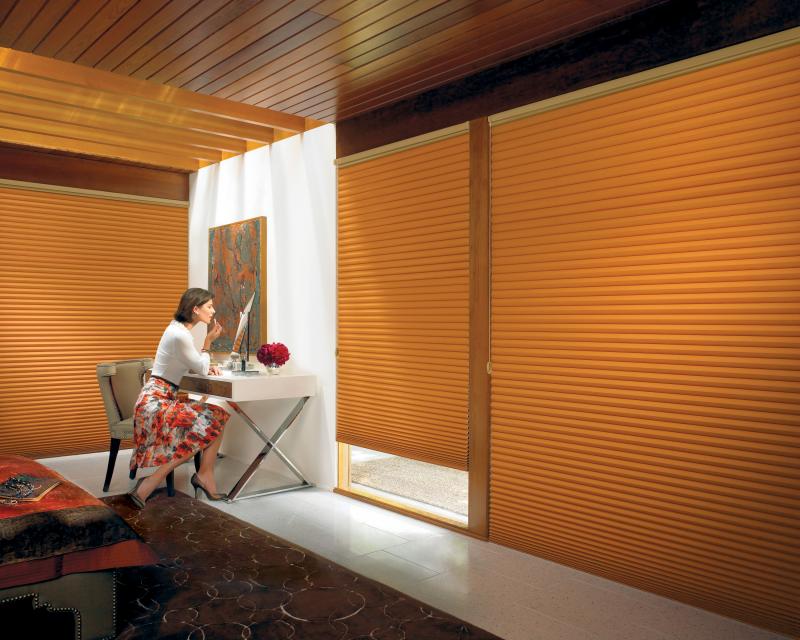 Cortinas Duette® Luxaflex® Hunter Douglas® várias opções de tecido, cores e texturas.